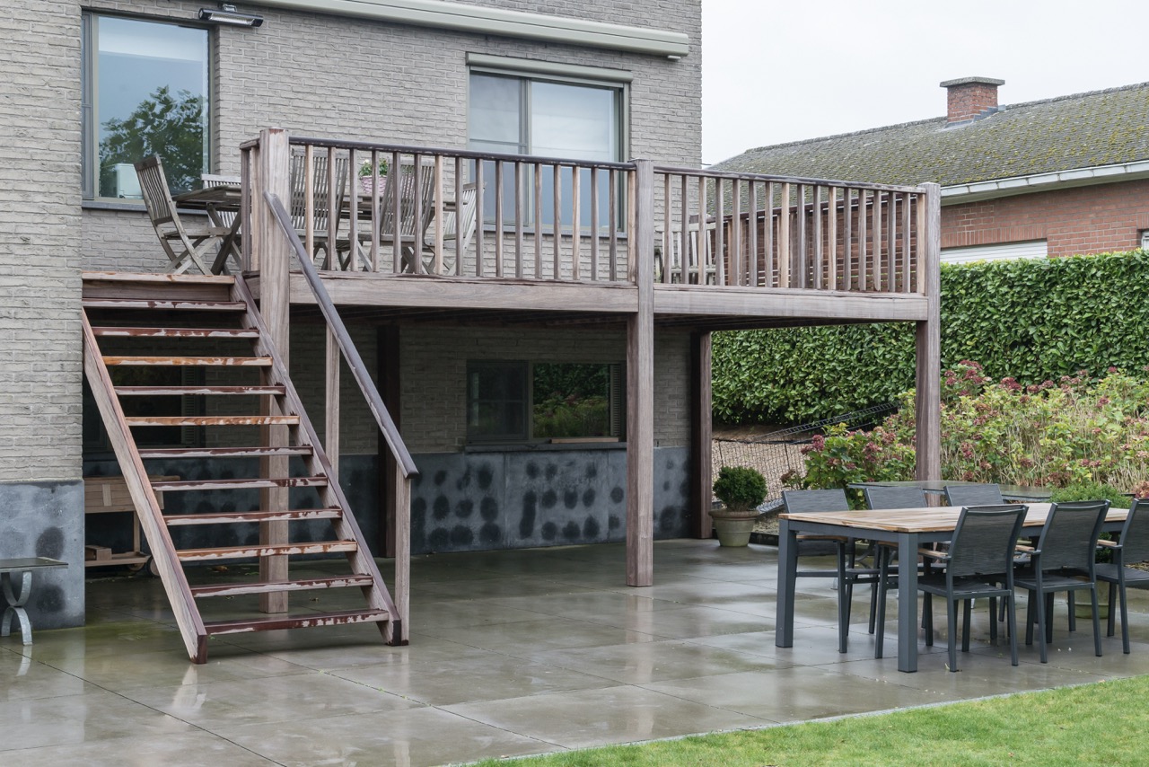 Terrasse entièrement en bois dur padouk